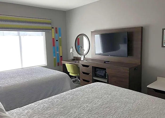 Hampton & Hotel