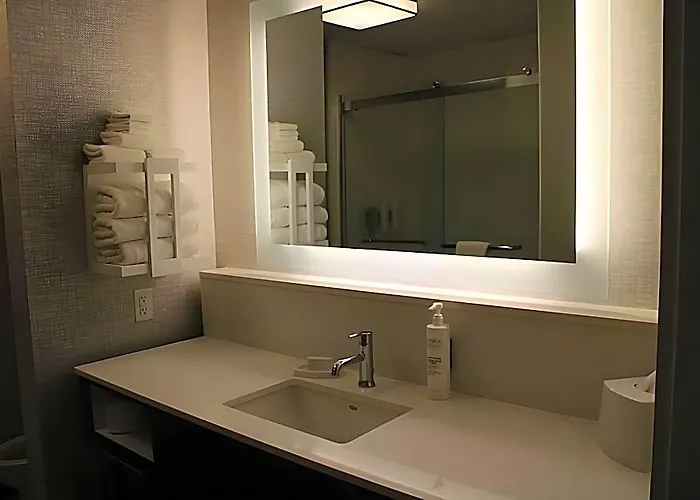 Hampton & Hotel 3*